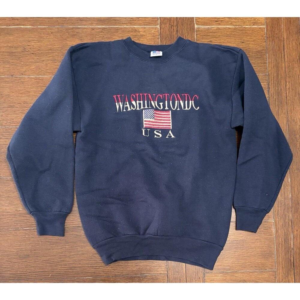Vintage Women’s Size M Washington DC Embroidered Navy Crewneck Sweater